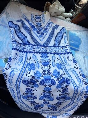 Gianni Bini White and Blue Floral Print Midi Dress